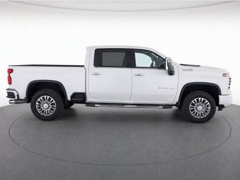 Used 2020 Chevrolet Silverado 2500 High Country w/ Technology Package AWD/4WD image 3