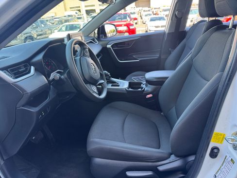 Used 2020 Toyota RAV4 LE w/ Carpet Mat Package FWD image 14