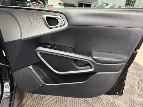 Used 2023 Kia Soul LX w/ Option Group 015 FWD image 50