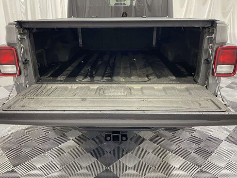 Used 2023 Jeep Gladiator Sport AWD/4WD image 9