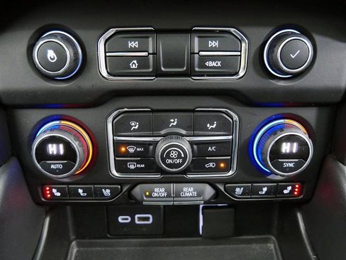 Used 2021 Chevrolet Suburban High Country w/ Premium Package image 31