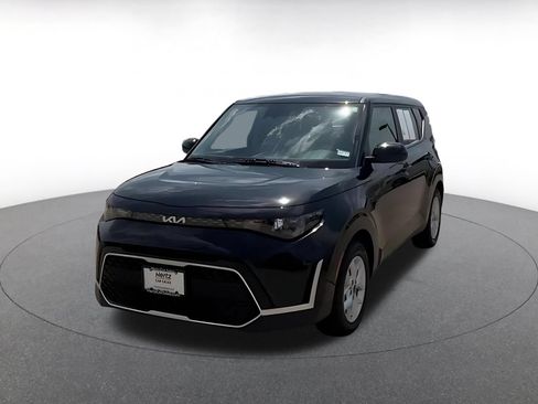 Used 2025 Kia Soul LX w/ LX Technology Package FWD image 7