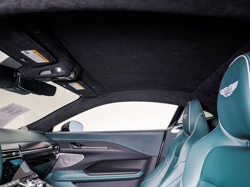 Used 2025 Aston Martin V8 Vantage Coupe RWD image 23