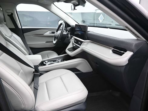 Used 2025 Ford Explorer Active w/ Active Comfort Package AWD/4WD image 11