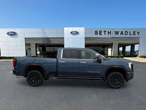 Used 2025 GMC Sierra 3500 Denali Ultimate image 8