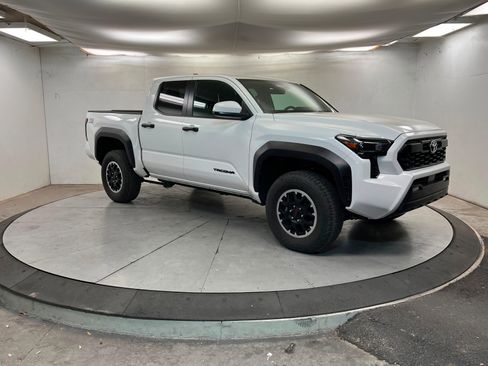 Used 2025 Toyota Tacoma TRD Off-Road image 8