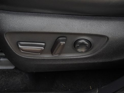 Used 2022 Toyota Highlander XLE image 16