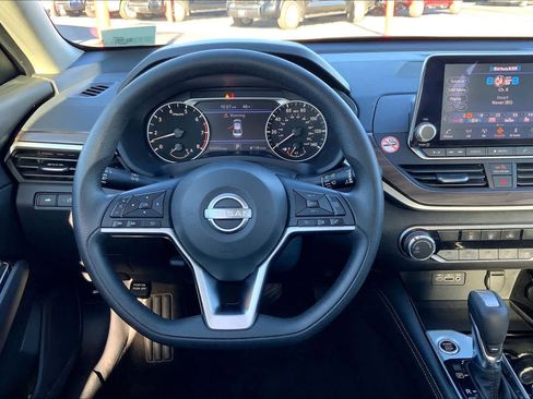 Used 2023 Nissan Altima 2.5 SV image 6