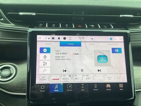 Used 2024 Jeep Grand Cherokee Limited image 18