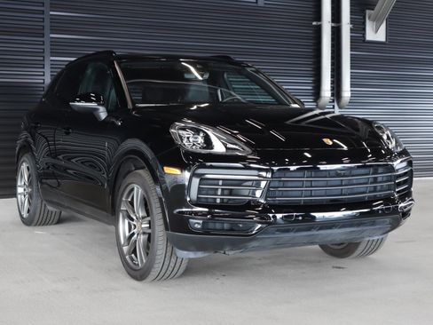 Certified 2022 Porsche Cayenne Platinum Edition image 7