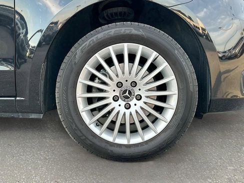 Used 2018 Mercedes-Benz Metris Passenger image 28