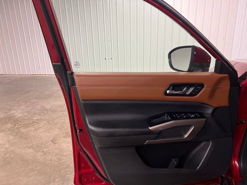 Used 2023 Nissan Pathfinder Platinum AWD/4WD image 17