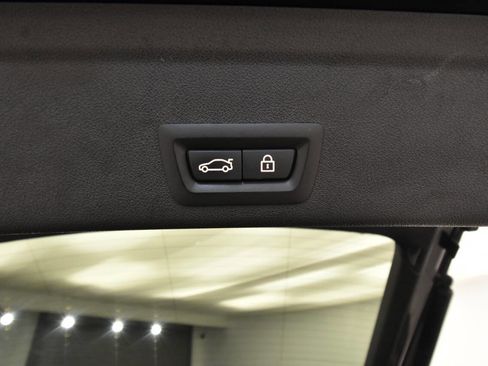 Used 2021 BMW X6 xDrive40i w/ Executive Package image 38