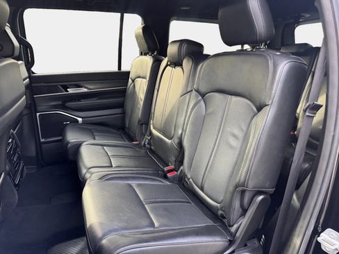 Used 2024 Jeep Wagoneer Series II w/ Flexible Seating Group AWD/4WD image 11