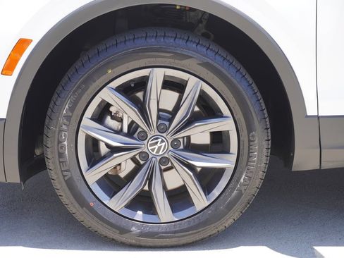 Used 2022 Volkswagen Tiguan SE FWD image 25