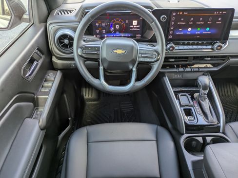 Used 2024 Chevrolet Colorado LT w/ LT Convenience Package III image 4