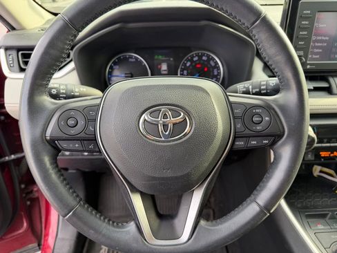Used 2020 Toyota RAV4 XLE w/ Convenience Package AWD/4WD image 16