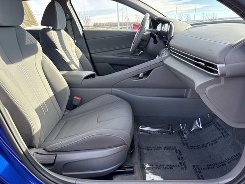 Used 2023 Hyundai Elantra SEL w/ Convenience Package FWD image 19