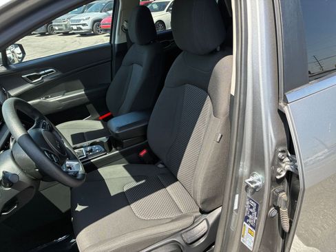 Used 2025 Kia Sportage LX FWD image 36