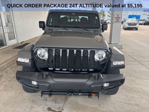 Used 2022 Jeep Gladiator Sport AWD/4WD image 3