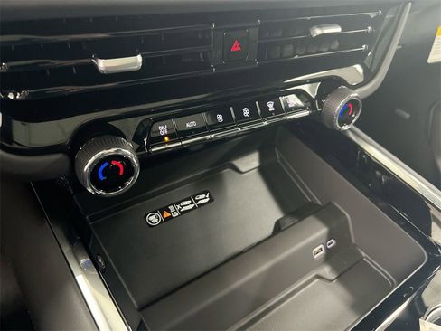 New 2026 Chevrolet Suburban Z71 w/ Z71 Off-Road Package image 16