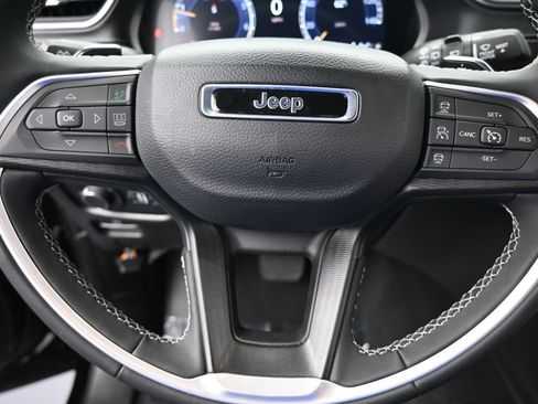 Used 2024 Jeep Grand Cherokee L Laredo image 29