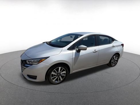 Used 2025 Nissan Versa SV FWD image 8