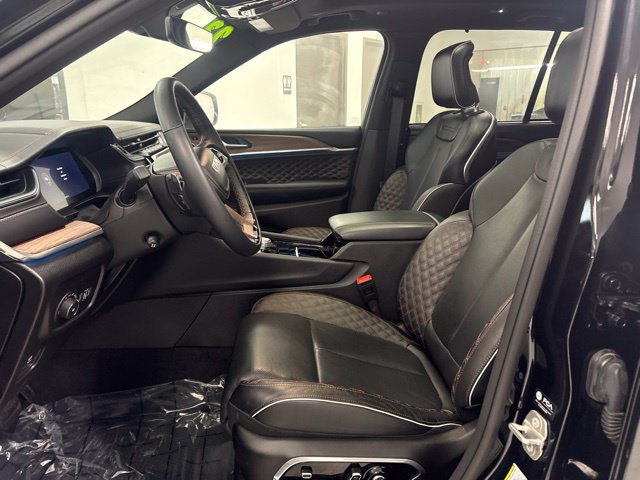 Used 2023 Jeep Grand Cherokee Summit w/ Luxury Tech Group V AWD/4WD image 15
