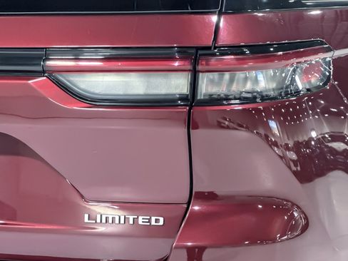 Used 2024 Jeep Grand Cherokee Limited AWD/4WD image 30