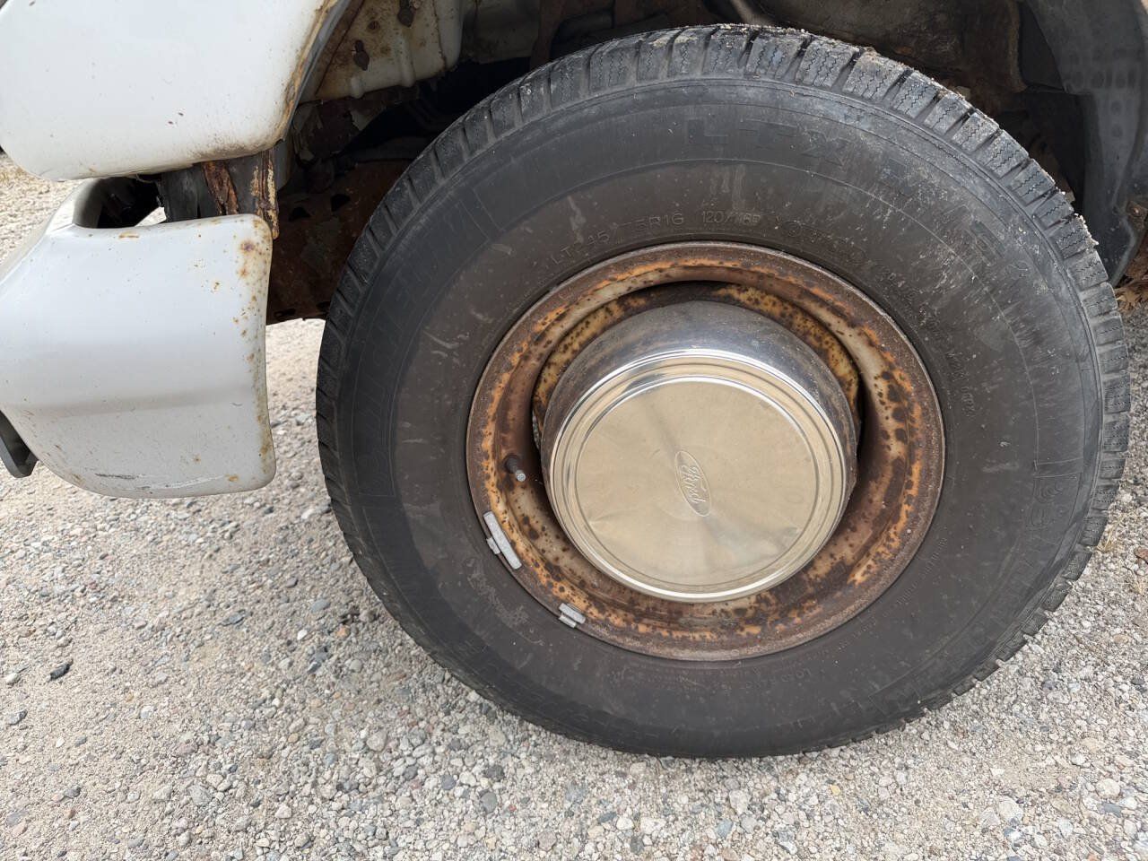 Used 1999 Ford E-350 and Econoline 350 Super Duty RWD image 9