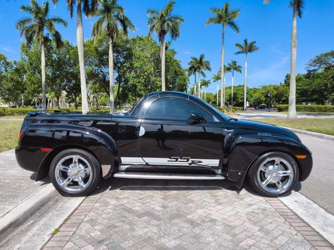 Used 2006 Chevrolet SSR w/ Preferred Equipment Group RWD image 34