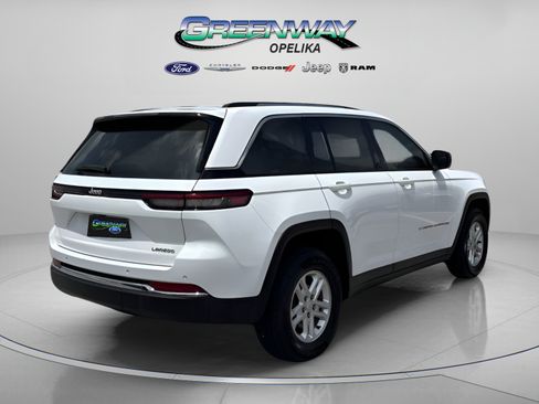 Used 2023 Jeep Grand Cherokee Laredo RWD image 10