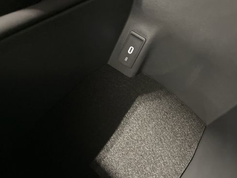 New 2026 Volkswagen Atlas Cross Sport SE image 26