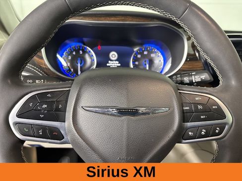 Used 2024 Chrysler Pacifica Limited FWD image 15