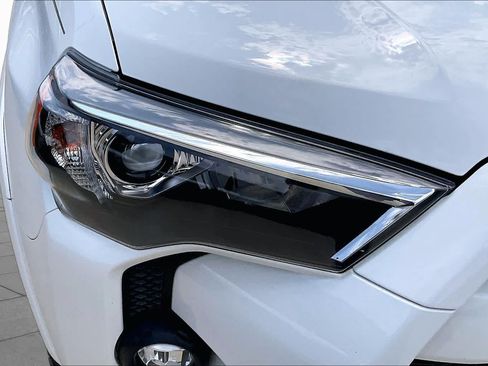 Used 2022 Toyota 4Runner SR5 Premium w/ Moonroof Package AWD/4WD image 28