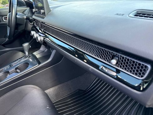 Certified 2023 Honda Civic EX image 29