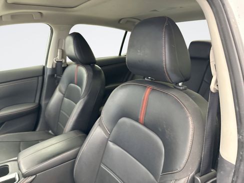 Used 2022 Nissan Sentra SR w/ SR Premium Package image 10