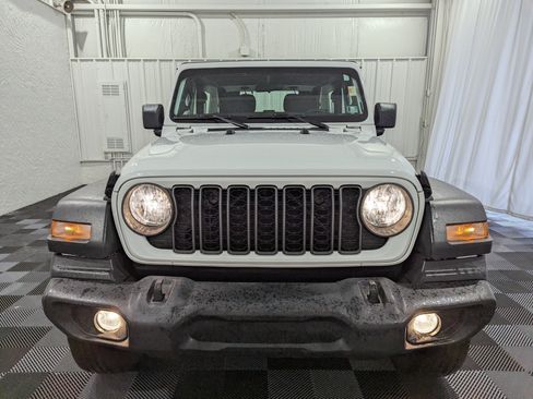 Used 2025 Jeep Wrangler Sport AWD/4WD image 4