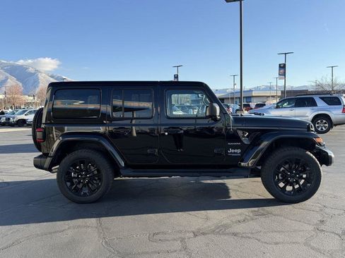 Used 2022 Jeep Wrangler Unlimited Sahara w/ Cold Weather Group image 8