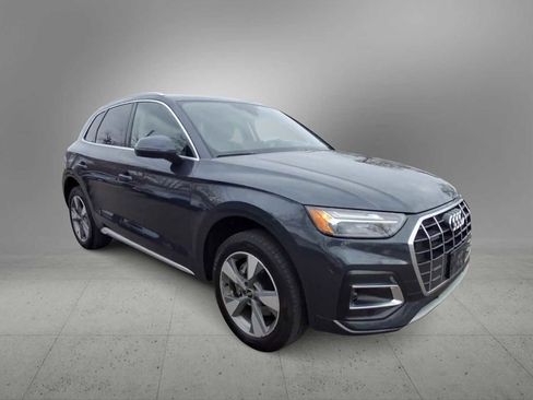 Certified 2023 Audi Q5 2.0T Premium w/ Convenience Package image 2