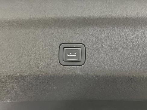 Used 2023 GMC Yukon Denali w/ Denali Reserve Package image 17