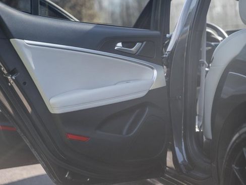 Used 2023 Genesis G70 2.0T image 31