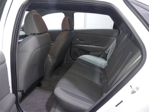 Used 2022 Hyundai Elantra SEL FWD image 26