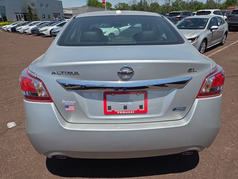 Used 2013 Nissan Altima 2.5 SL w/ Technology Pkg FWD image 4