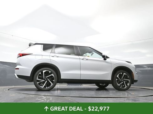 Used 2024 Mitsubishi Outlander SE image 51