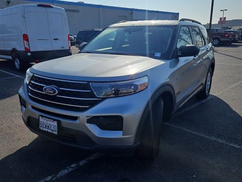 Used 2020 Ford Explorer XLT image 1