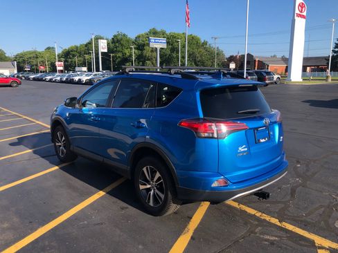 Used 2018 Toyota RAV4 XLE AWD/4WD image 6