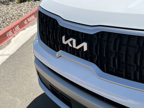 Used 2025 Kia Telluride EX image 32