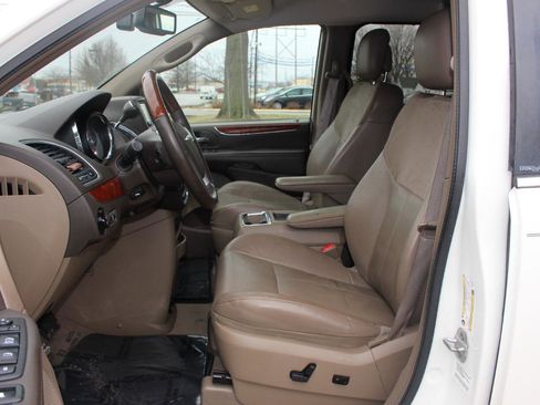 Used 2013 Chrysler Town & Country Limited w/ Trailer Tow Group image 13