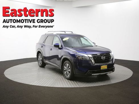 Used 2024 Nissan Pathfinder SL AWD/4WD image 50